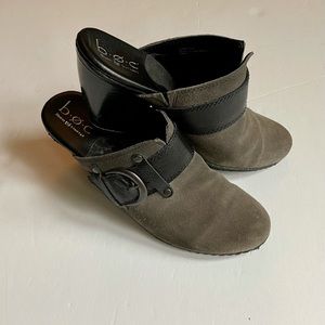 Grey suede slip-on heeled clog by b.o.c. W black leather strap & buckle.